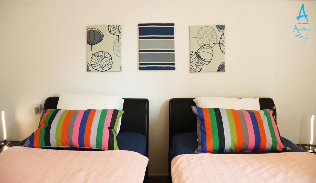 Apartmani Prpić Razanac Bagian luar foto