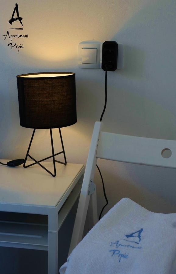 Apartmani Prpić Razanac Bagian luar foto