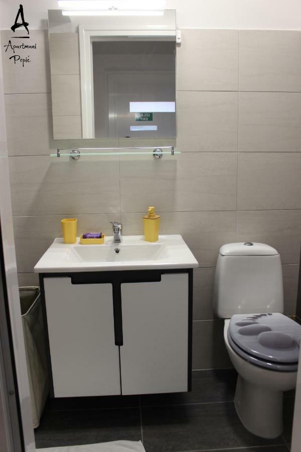 Apartmani Prpić Razanac Bagian luar foto