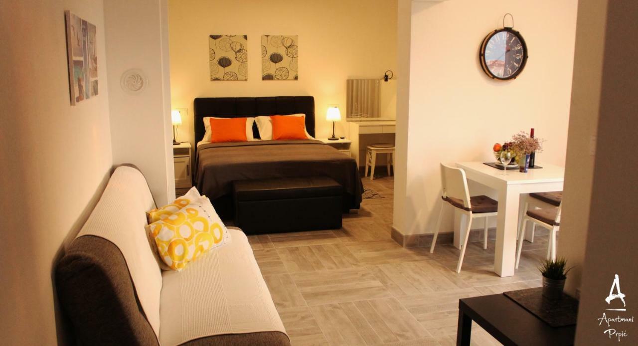 Apartmani Prpić Razanac Bagian luar foto