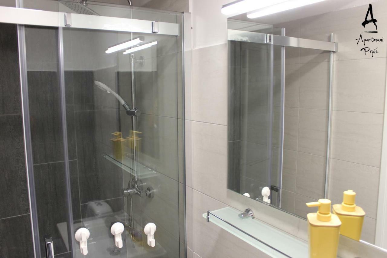 Apartmani Prpić Razanac Bagian luar foto