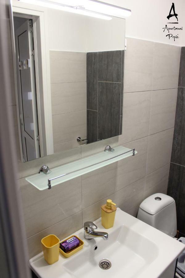 Apartmani Prpić Razanac Bagian luar foto